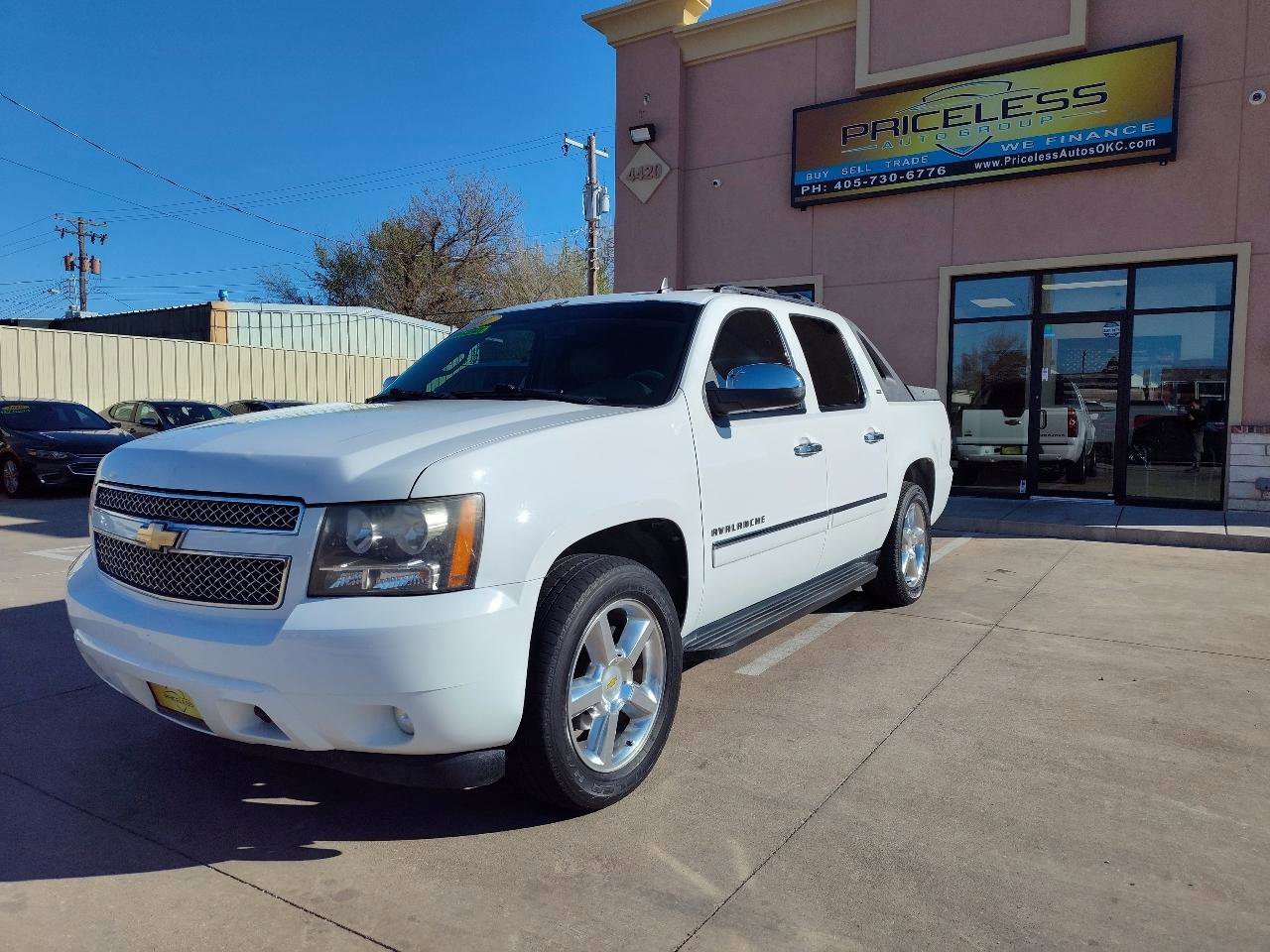Used 2011 Chevrolet Avalanche LTZ image 8