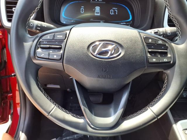 Certified 2025 Hyundai Venue Limited FWD image 18