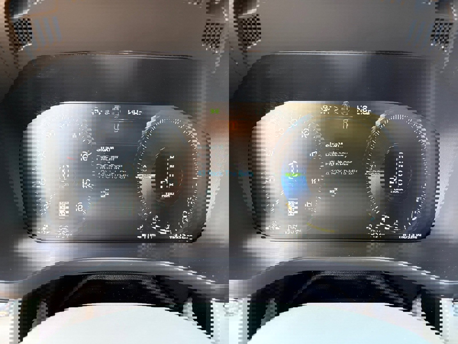 Used 2018 Volvo XC60 T8 Inscription image 18