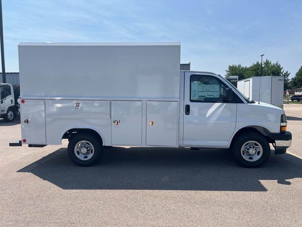 New 2025 Chevrolet Express 3500 w/ Power Convenience Package image 2