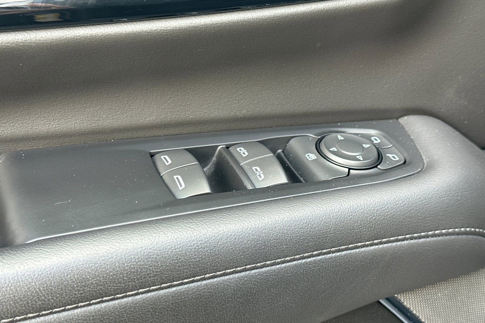 Certified 2025 Chevrolet Tahoe Z71 image 12