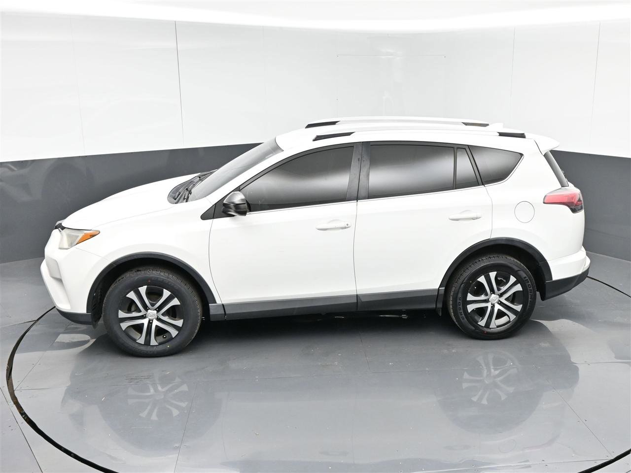 Used 2016 Toyota RAV4 LE AWD/4WD image 16