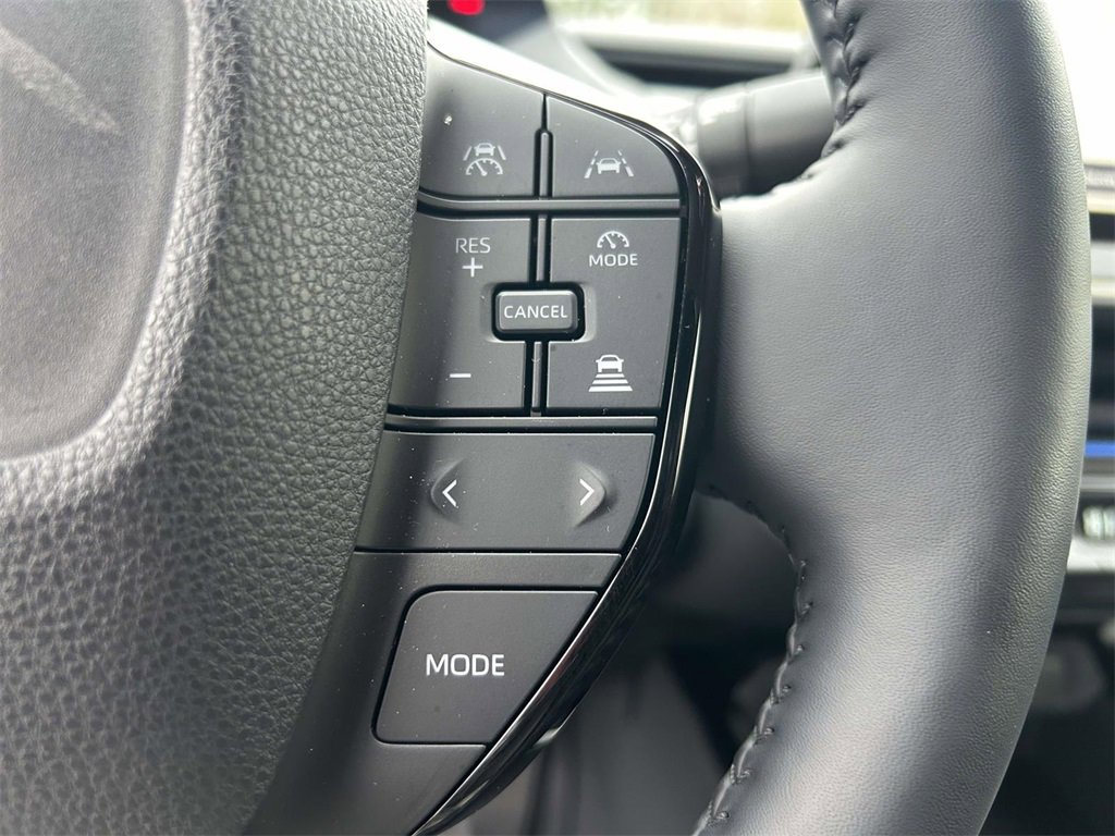 Used 2025 Toyota Prius XLE image 19