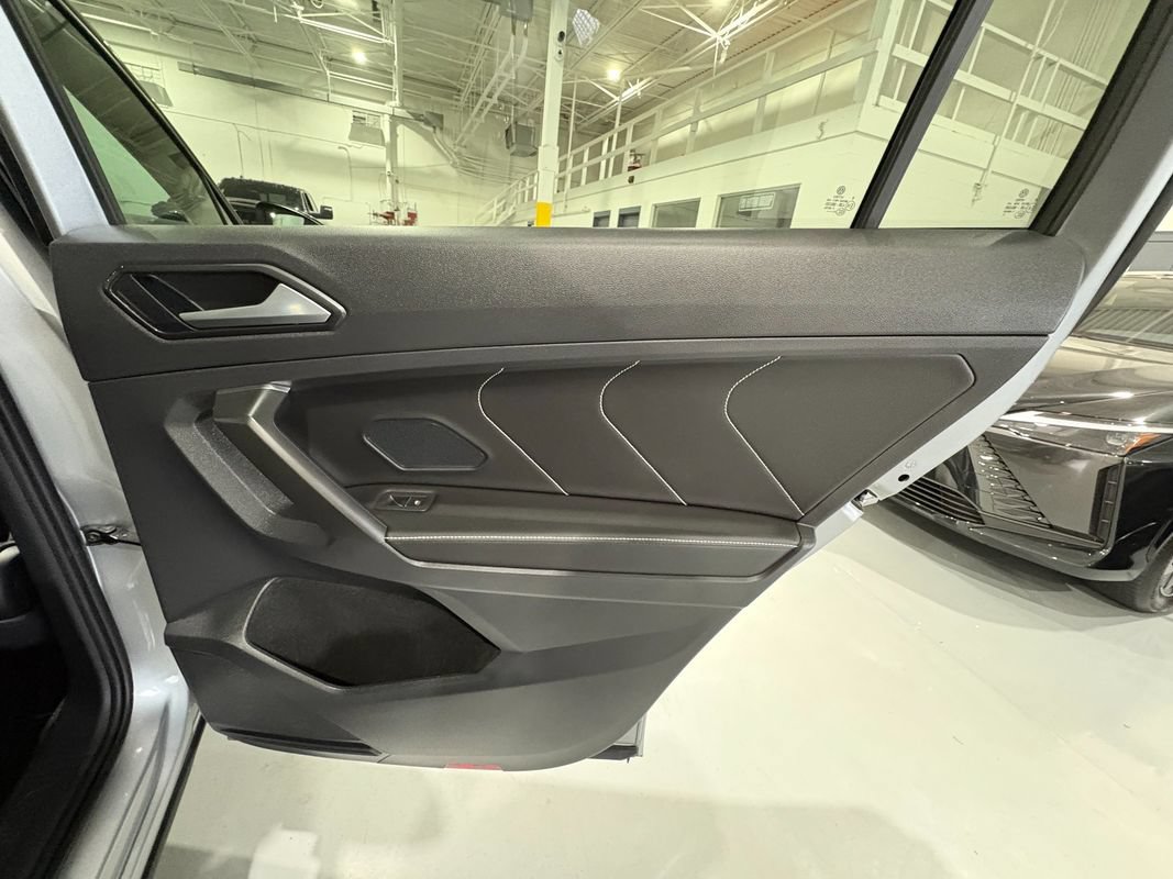 Used 2022 Volkswagen Tiguan SE R-Line AWD/4WD image 44