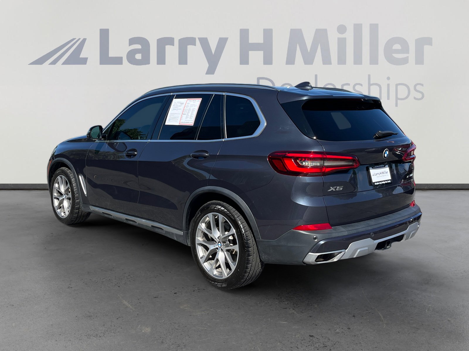 Used 2019 BMW X5 xDrive50i w/ Premium Package 2 AWD/4WD image 3