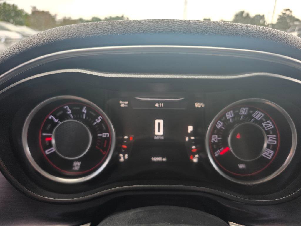 Used 2015 Dodge Challenger SXT RWD image 13