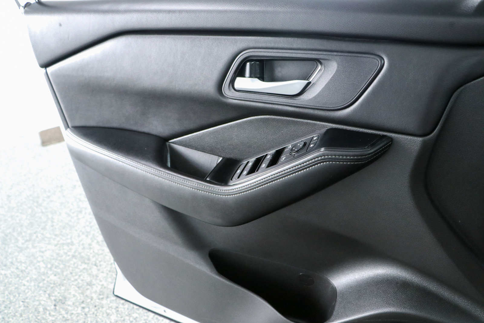 Used 2024 Nissan Rogue SV FWD image 21