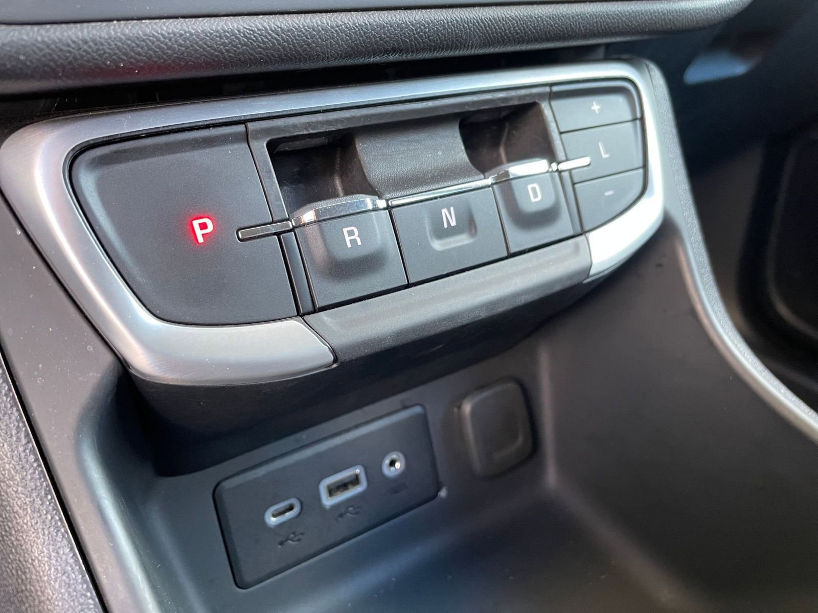 Used 2024 GMC Terrain SLE image 41