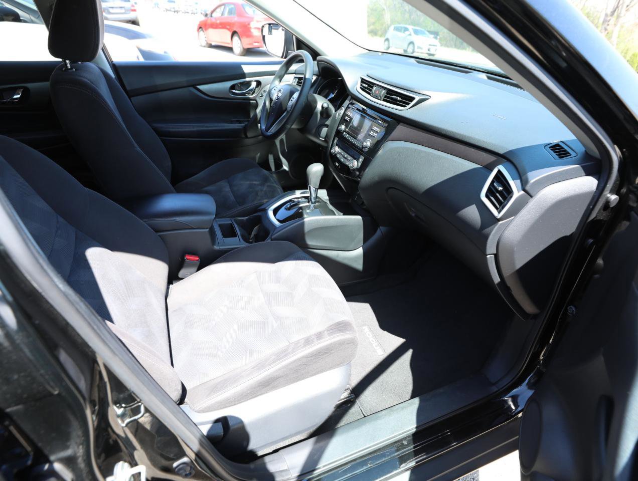 Used 2015 Nissan Rogue SV image 10