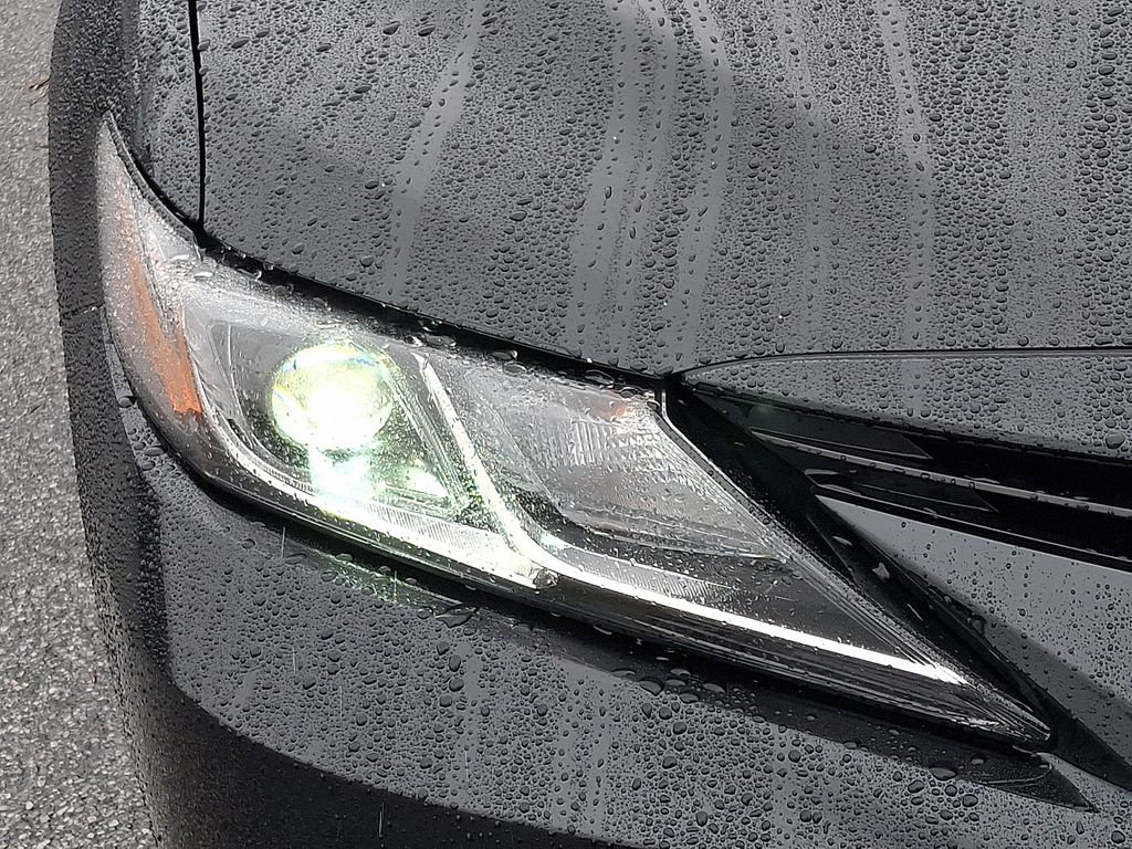 Used 2022 Toyota Camry LE image 9