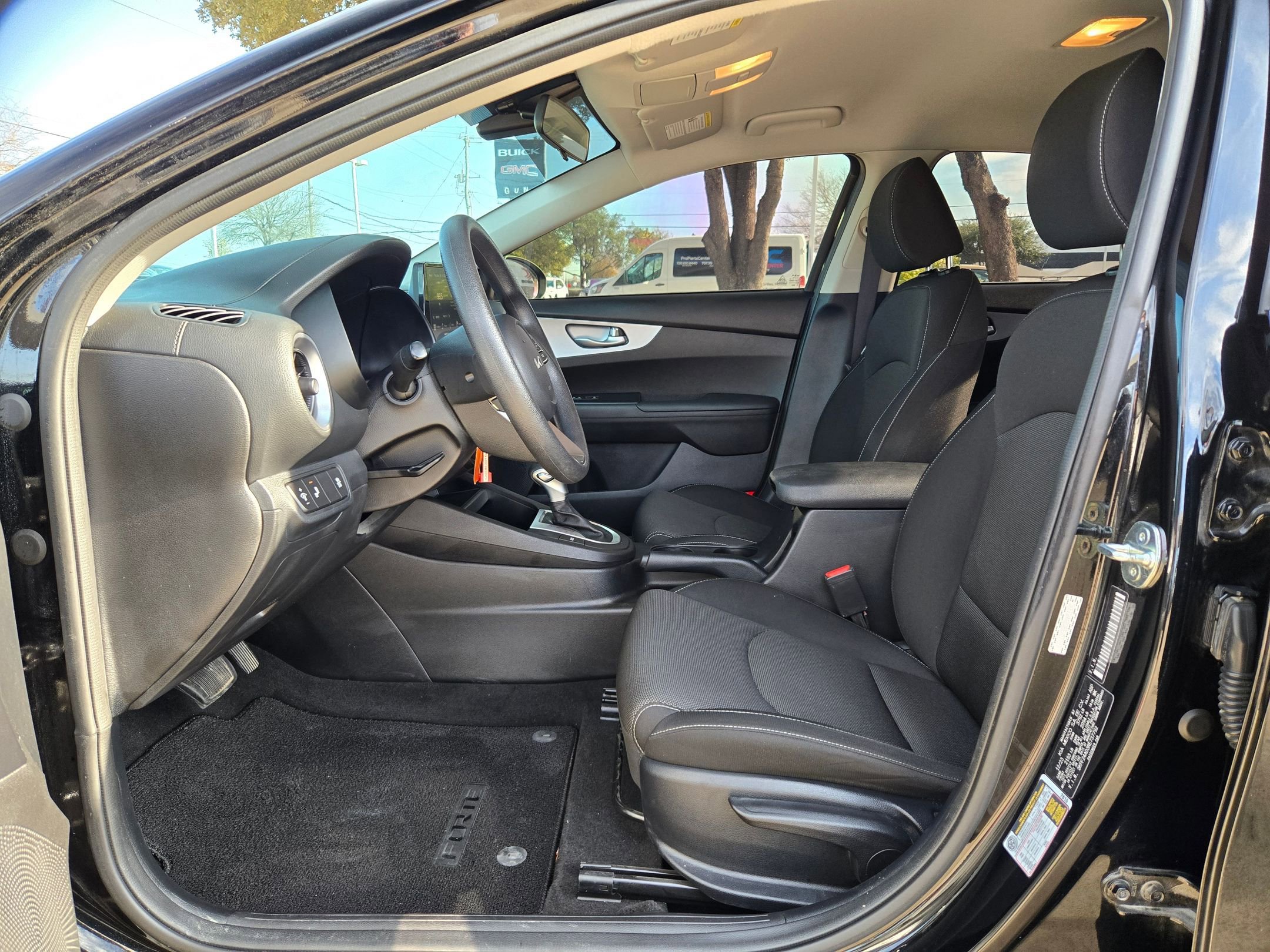 Used 2024 Kia Forte LXS w/ LXS Technology Package image 9