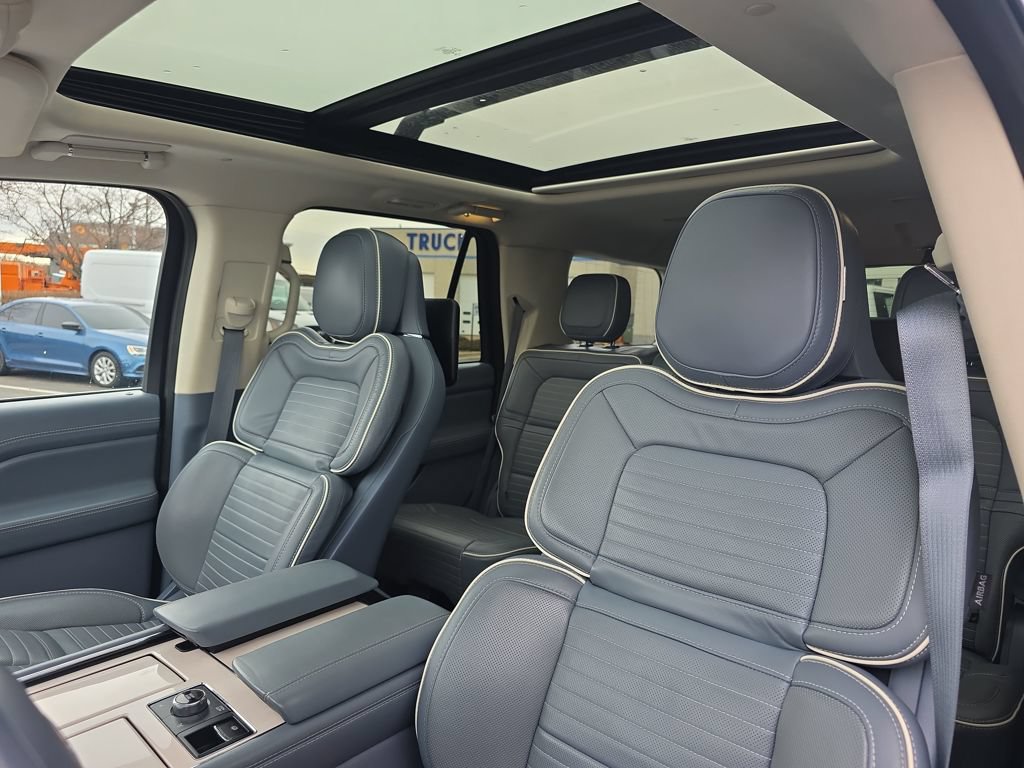 Used 2022 Lincoln Navigator Black Label AWD/4WD image 19