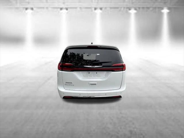 Certified 2023 Chrysler Pacifica Touring-L FWD image 6