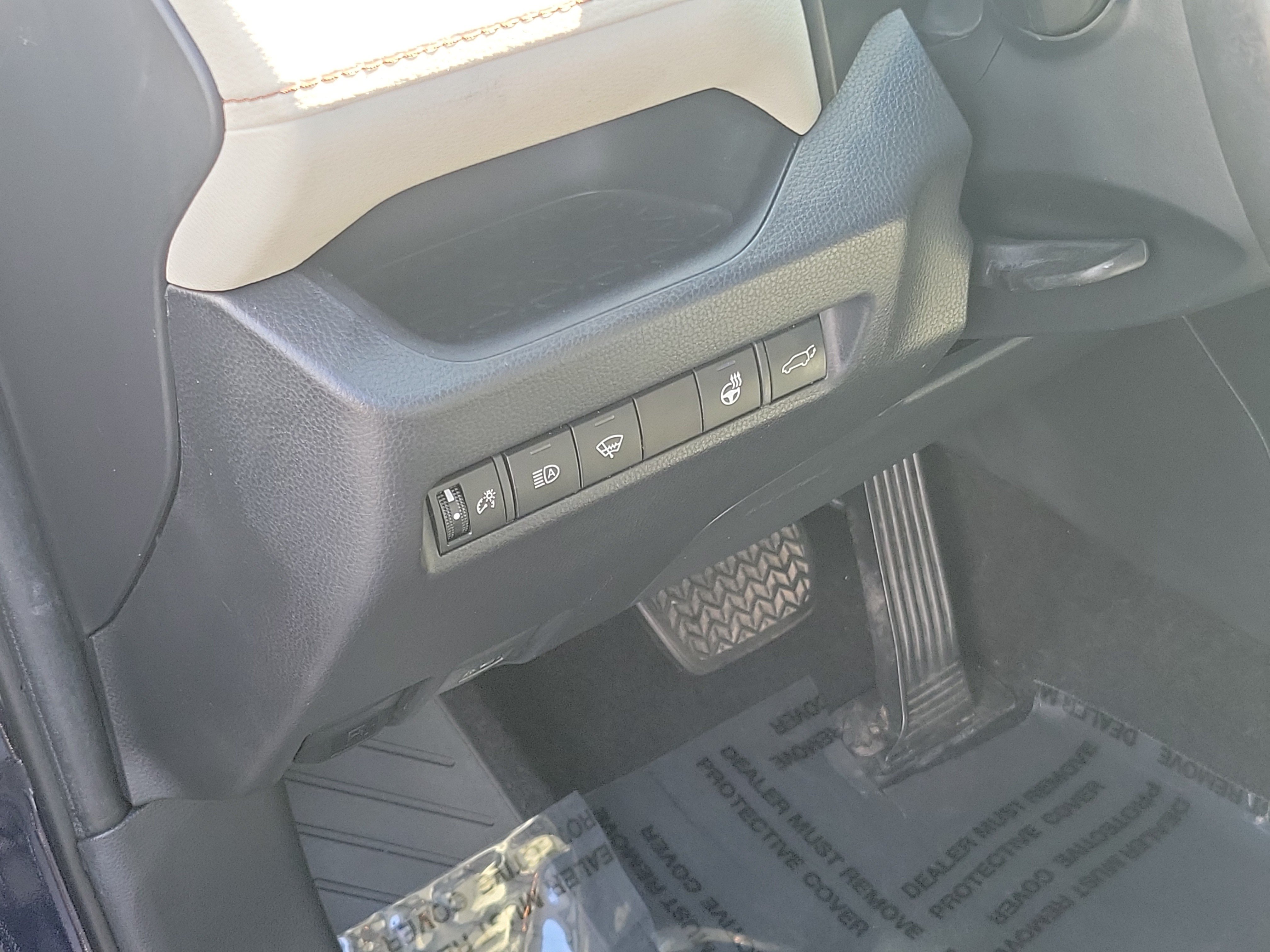 Used 2019 Toyota RAV4 XLE Premium w/ Cold Weather Package AWD/4WD image 23