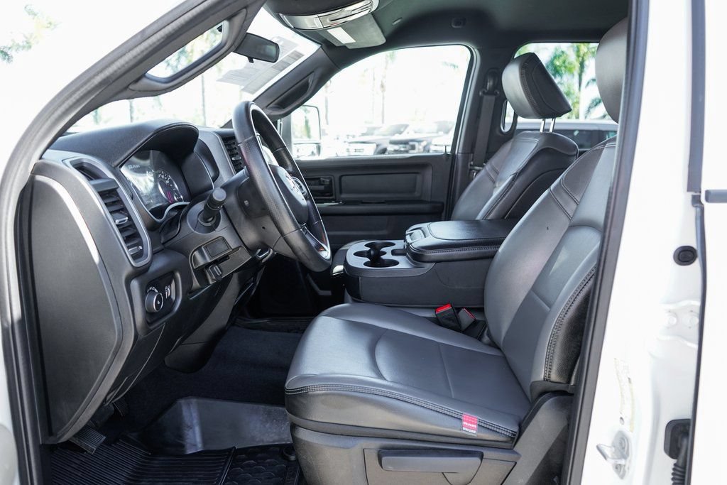 Used 2024 RAM 2500 Tradesman w/ Chrome Appearance Group RWD image 18