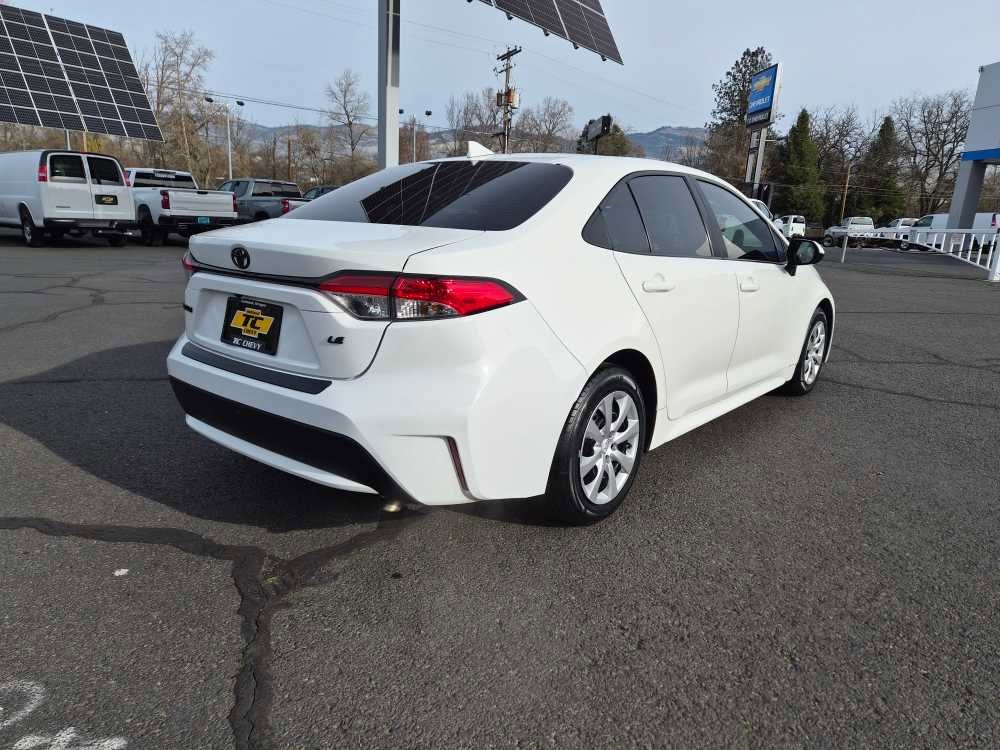 Used 2021 Toyota Corolla LE w/ Carpet Mat Package (TMS) image 5