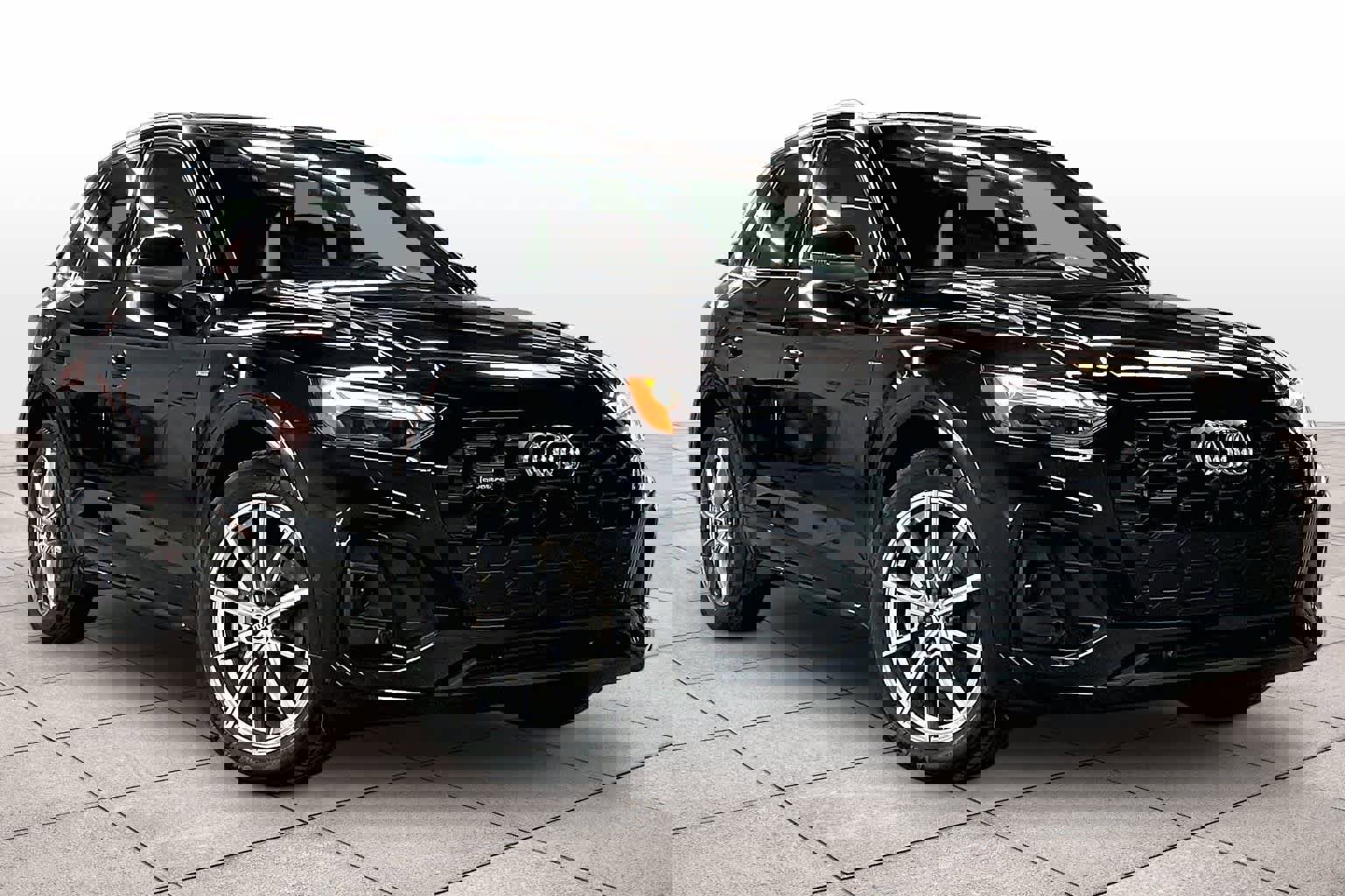 Used 2023 Audi Q5 e Prestige w/ Prestige Package image 2