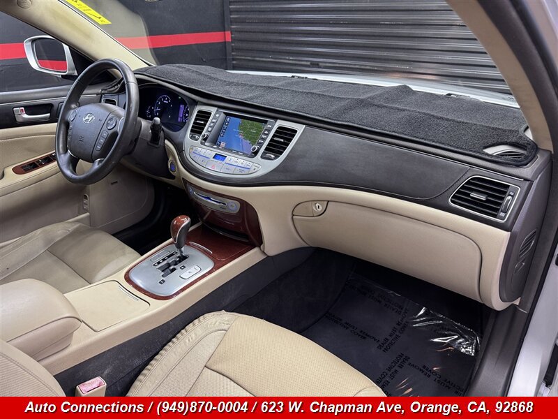 Used 2012 Hyundai Genesis 3.8 w/ Premium Pkg RWD image 9