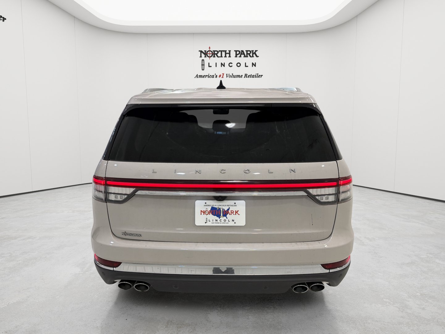 Used 2022 Lincoln Aviator Reserve w/ Equipment Group 201A AWD/4WD image 4