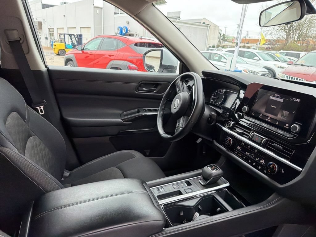 Used 2024 Nissan Pathfinder SV FWD image 14