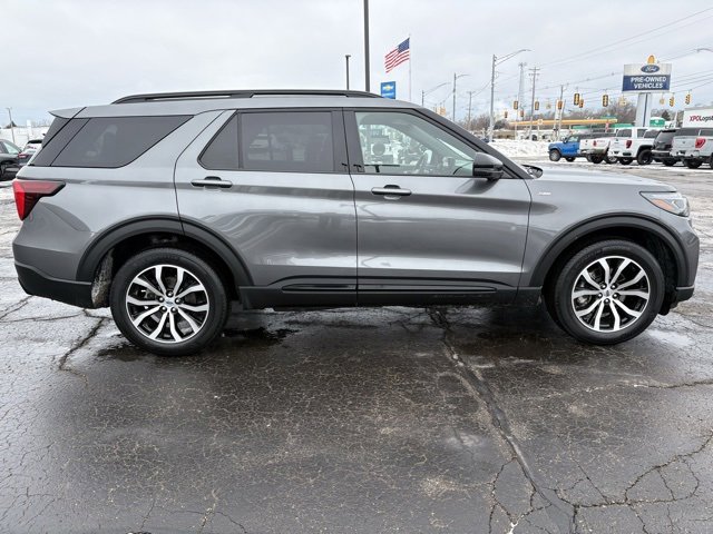 Used 2025 Ford Explorer ST-Line image 8