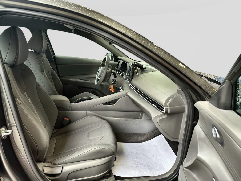 Certified 2024 Hyundai Elantra SE FWD image 29