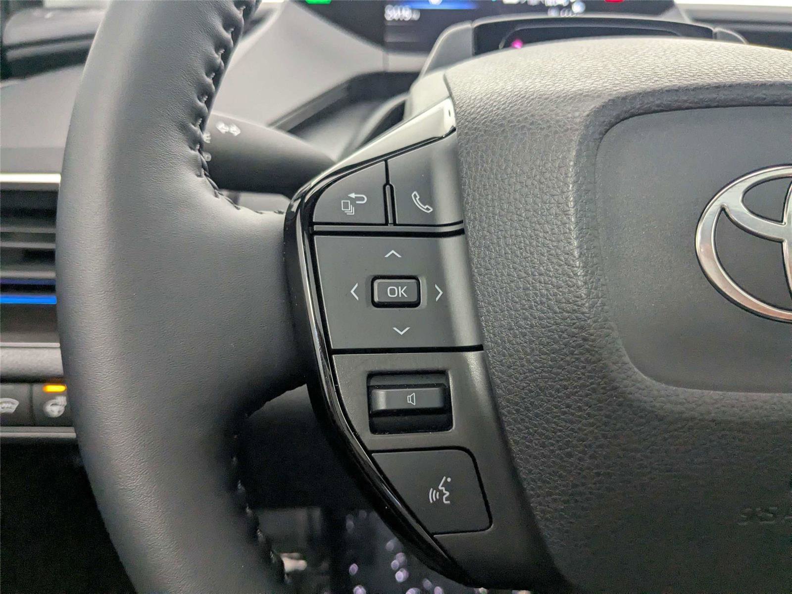 Used 2026 Toyota Prius Plug-In Hybrid FWD image 18