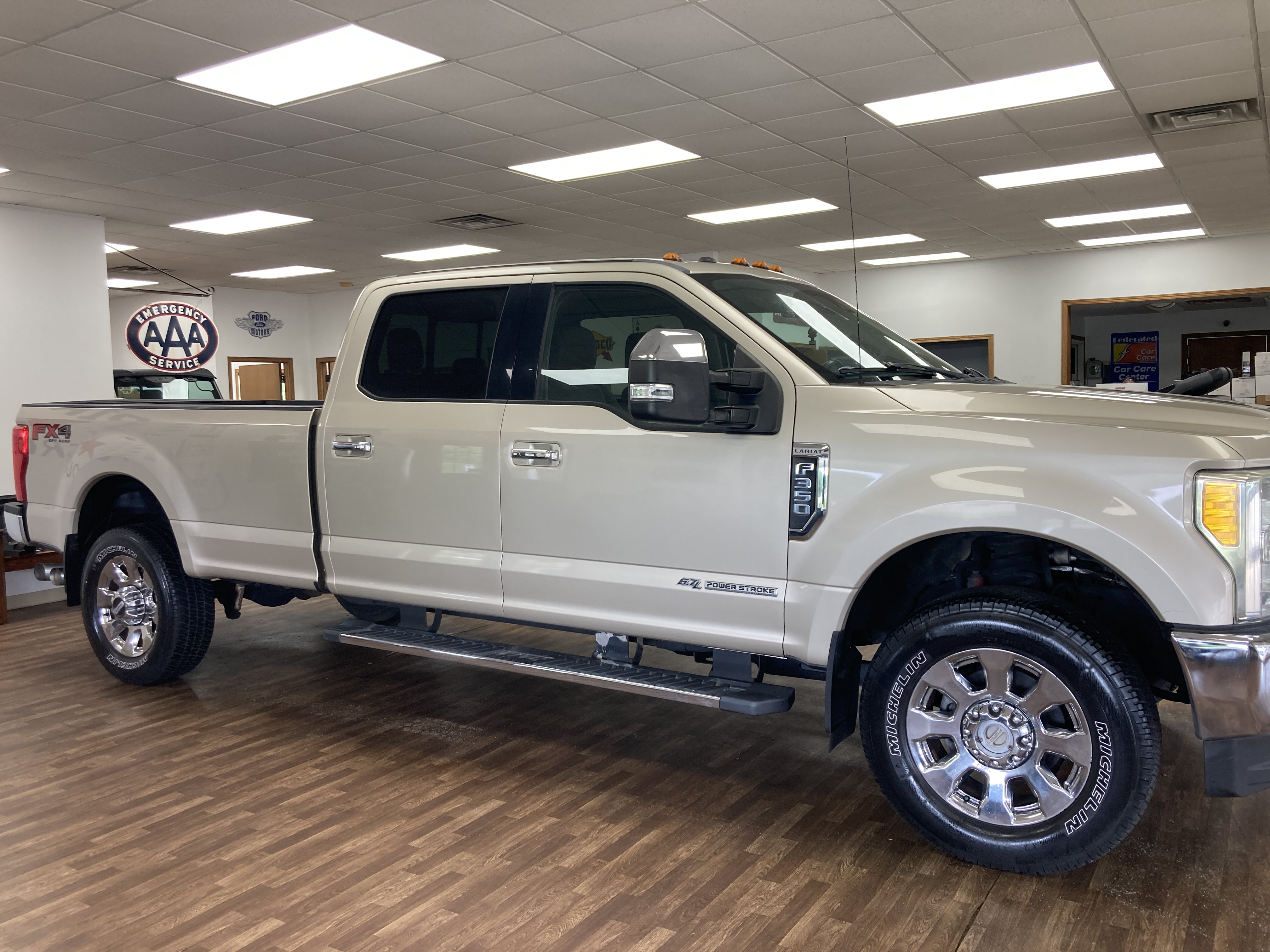Used 2017 Ford F350 Lariat w/ Lariat Ultimate Package AWD/4WD image 5
