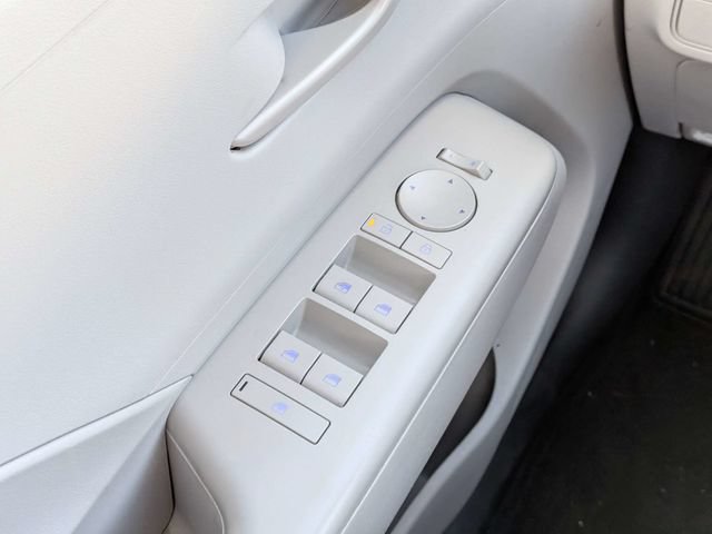 Used 2025 Hyundai Kona SEL FWD image 21
