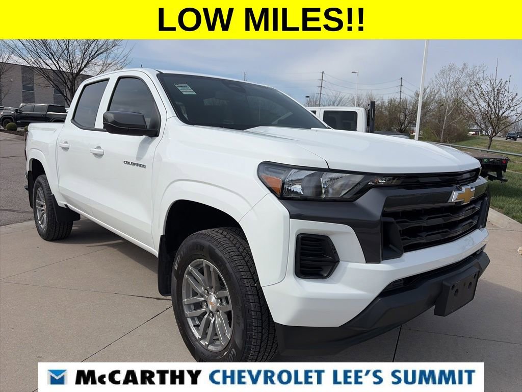 Used 2025 Chevrolet Colorado LT image 2