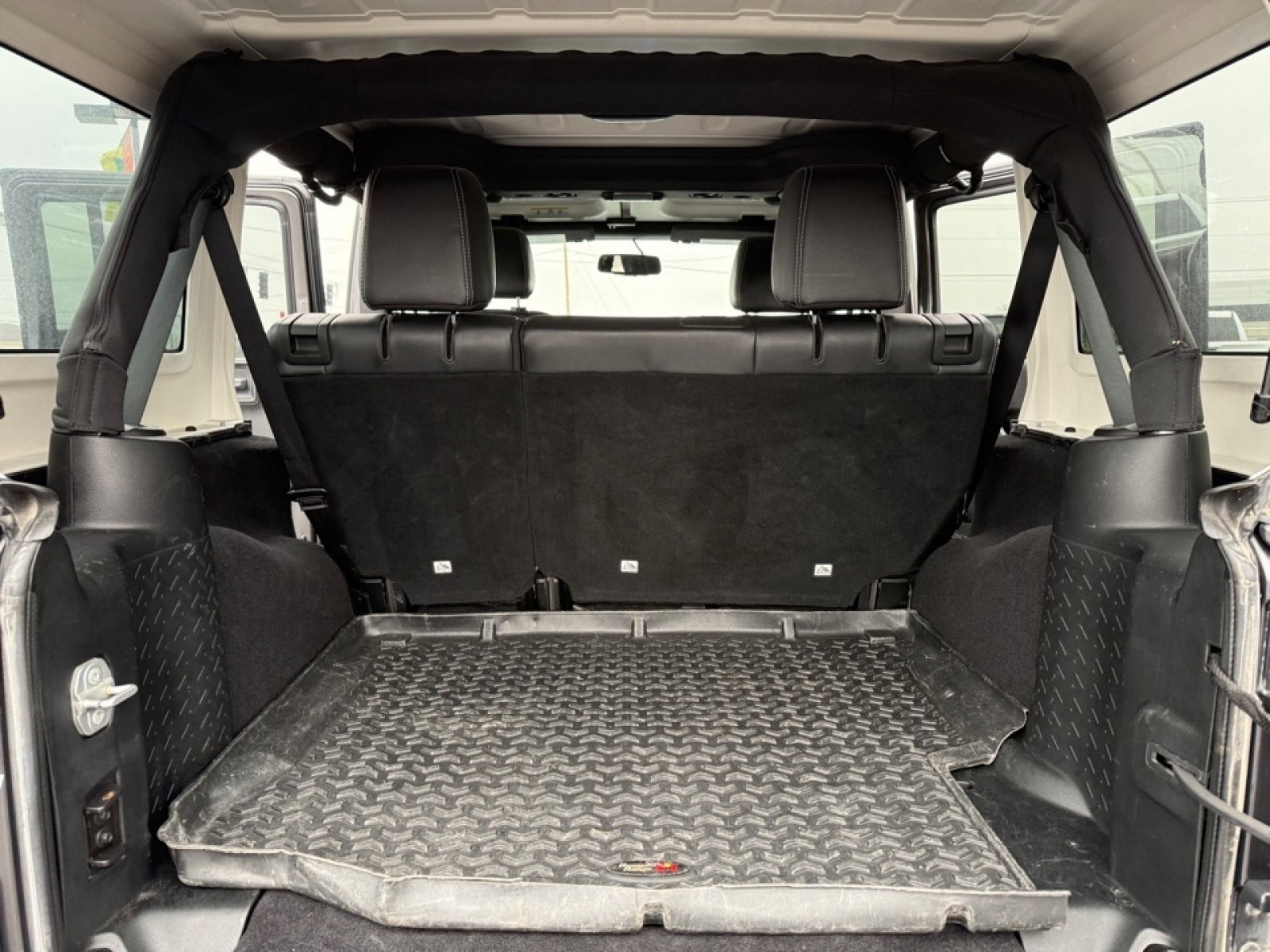 Used 2018 Jeep Wrangler Unlimited Sahara w/ Connectivity Group image 19