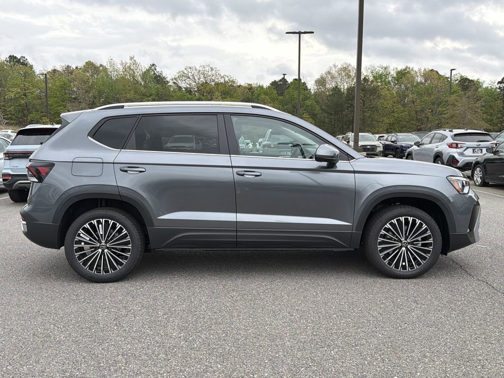 New 2026 Volkswagen Taos SE image 6