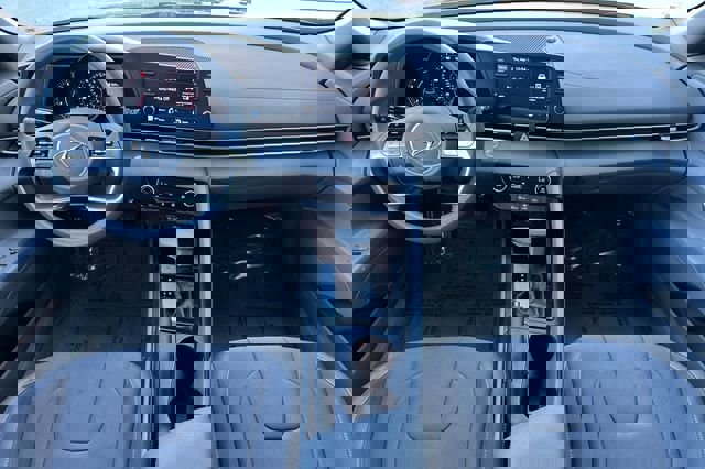 Used 2023 Hyundai Elantra SEL image 15