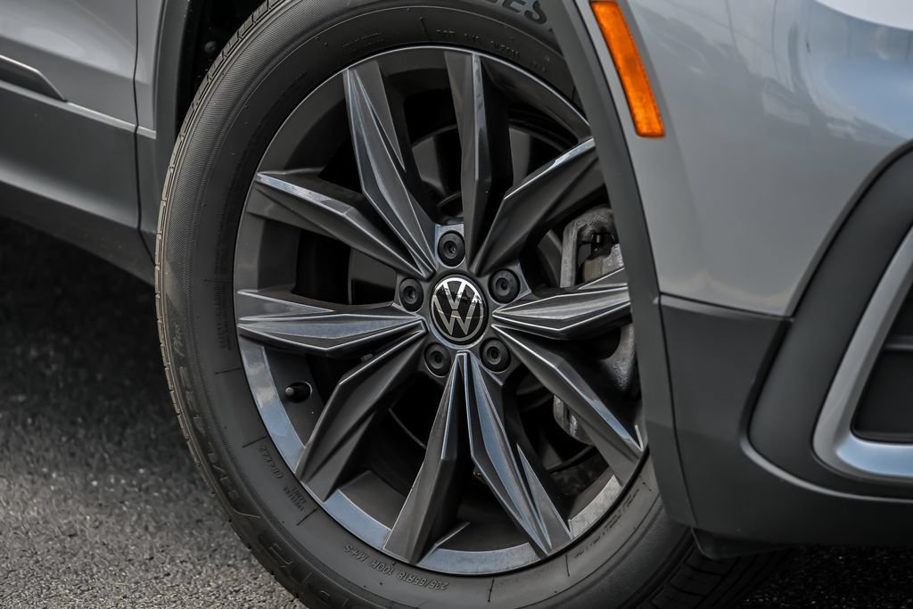 Used 2022 Volkswagen Tiguan SE AWD/4WD image 4