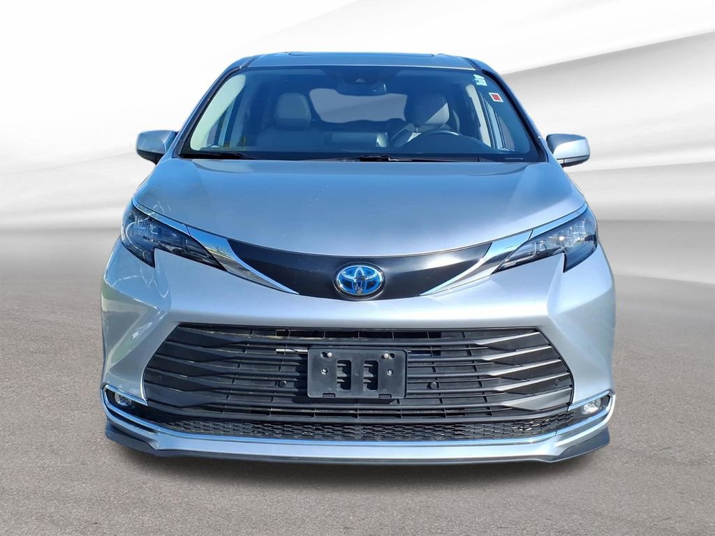 Used 2024 Toyota Sienna XLE FWD image 9