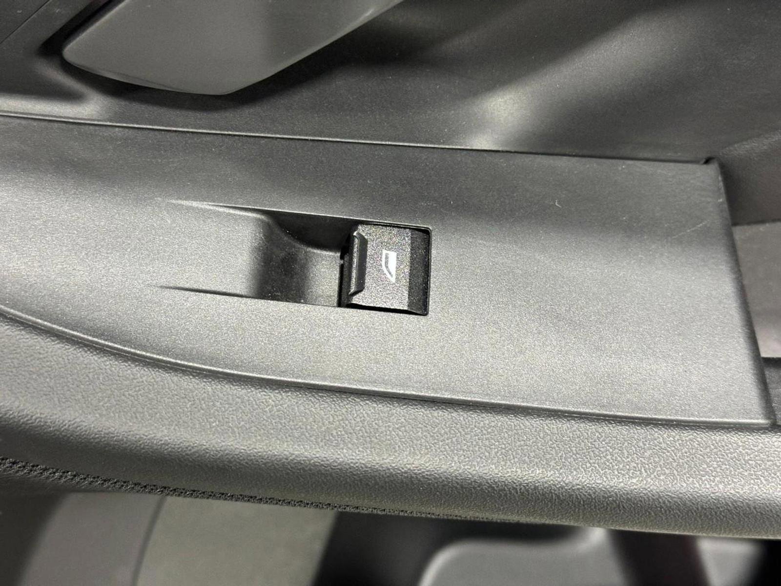 Used 2025 BMW i5 xDrive40 w/ Premium Package image 22