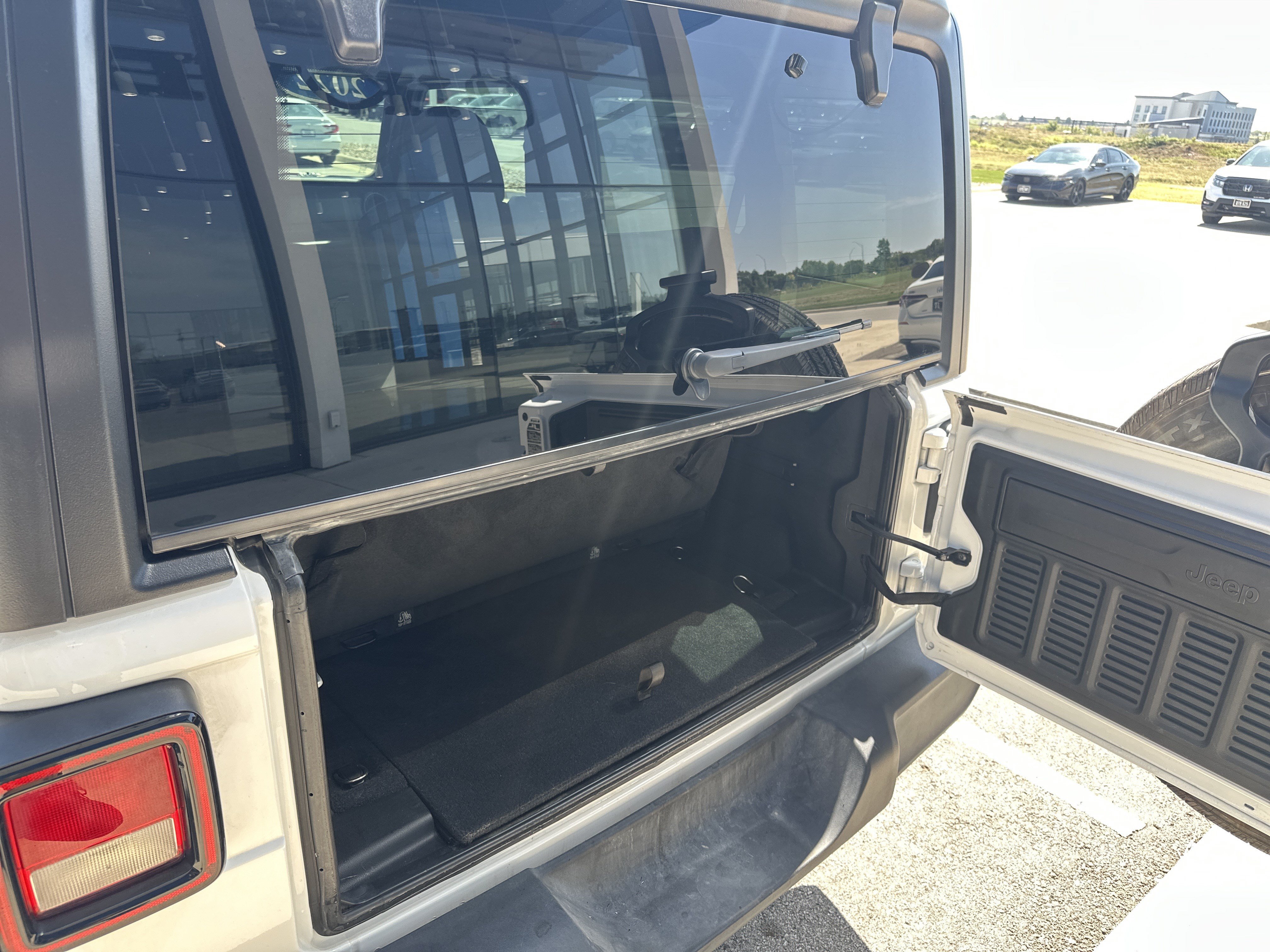 Used 2022 Jeep Wrangler Sport AWD/4WD image 26