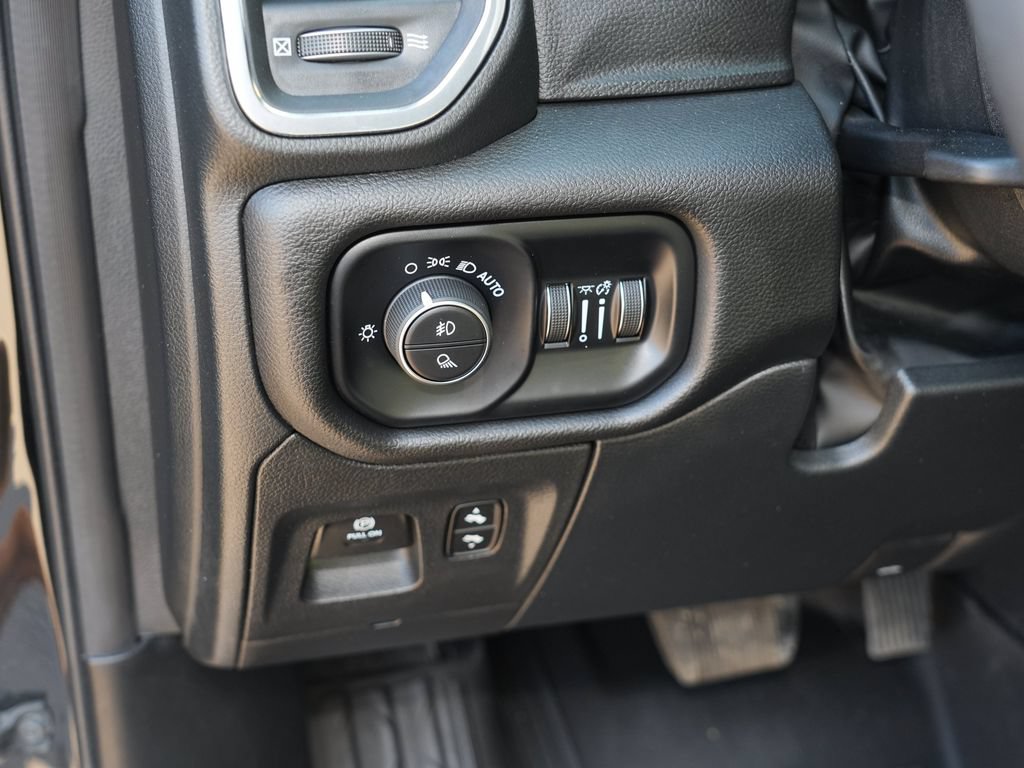 Used 2025 RAM 1500 Laramie AWD/4WD image 17
