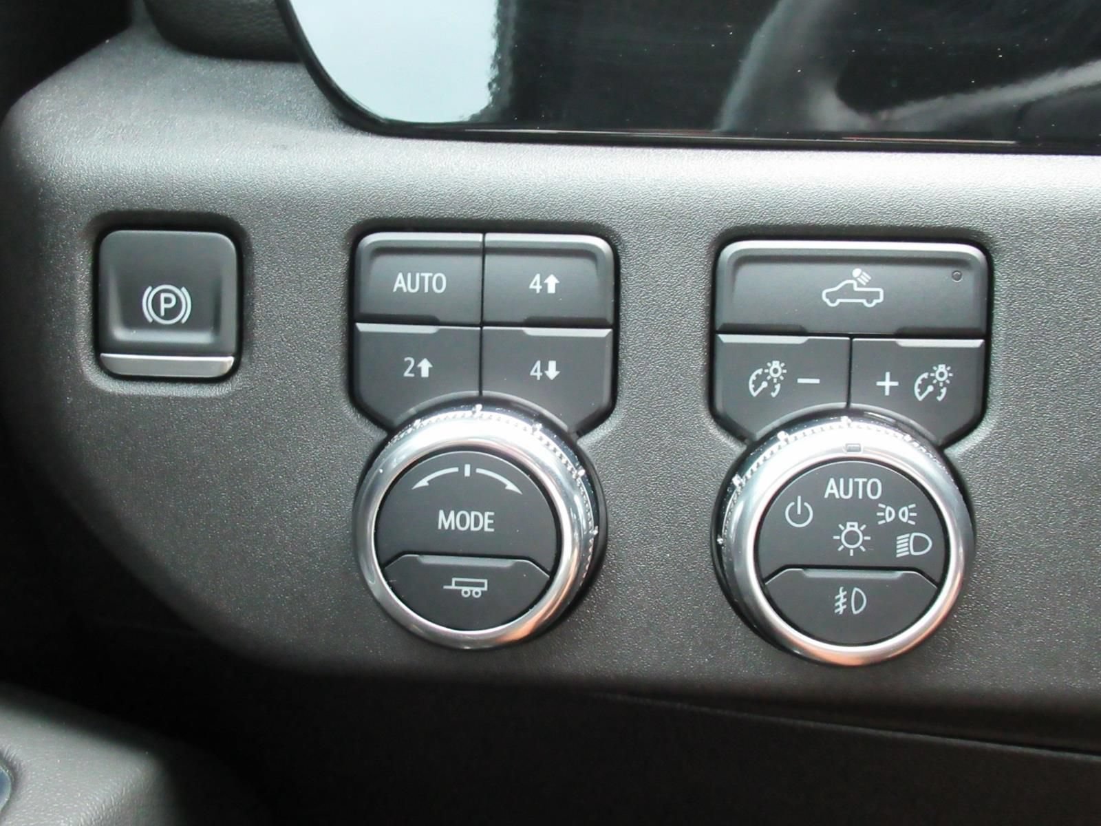 Used 2024 GMC Sierra 1500 Elevation w/ LPO, Elevation Black Package AWD/4WD image 19