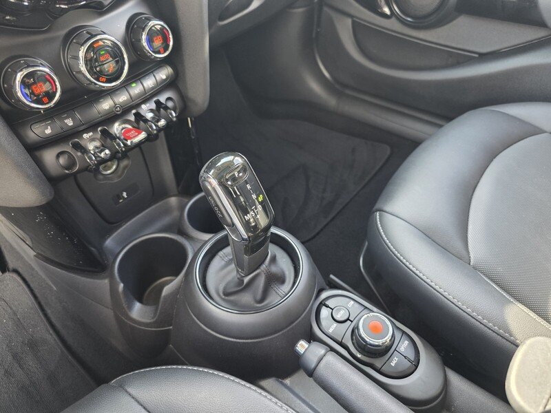 Used 2020 MINI Cooper 4-Door Hardtop FWD image 26