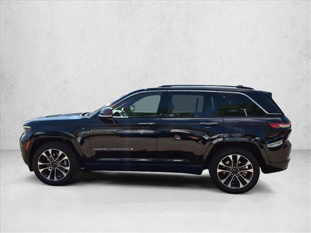 Used 2023 Jeep Grand Cherokee Overland w/ Luxury Tech Group IV AWD/4WD image 9