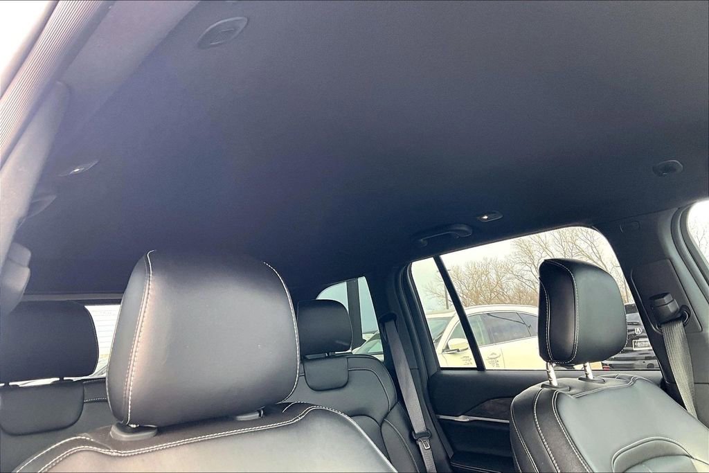 Used 2024 Jeep Grand Cherokee Limited w/ Black Appearance Package image 22