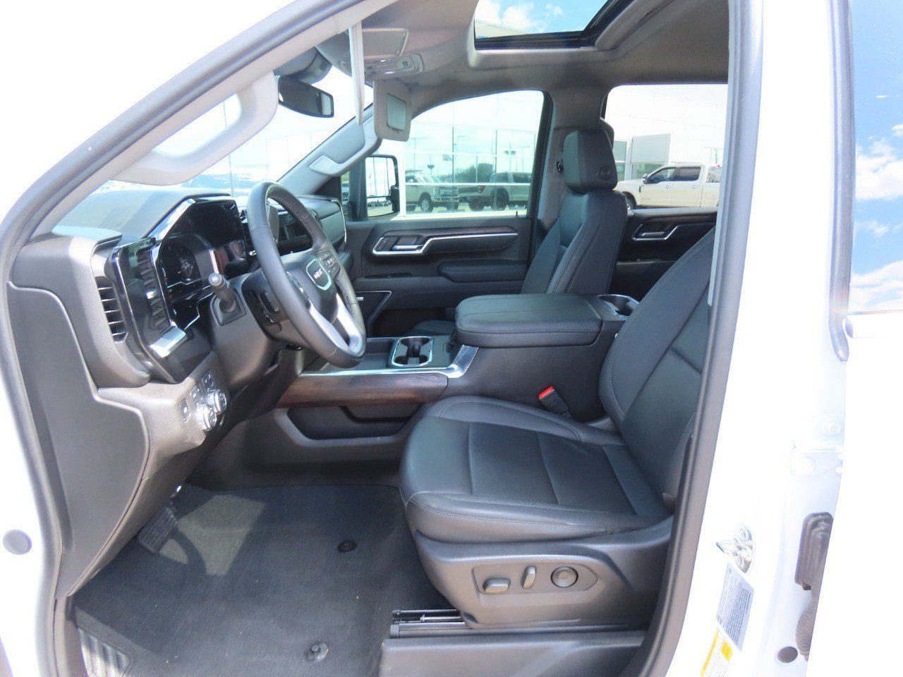 Used 2025 GMC Sierra 2500 SLT w/ SLT Convenience Package image 24