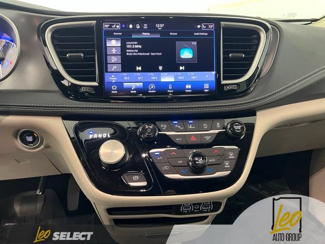 Used 2024 Chrysler Pacifica Touring-L AWD/4WD image 22