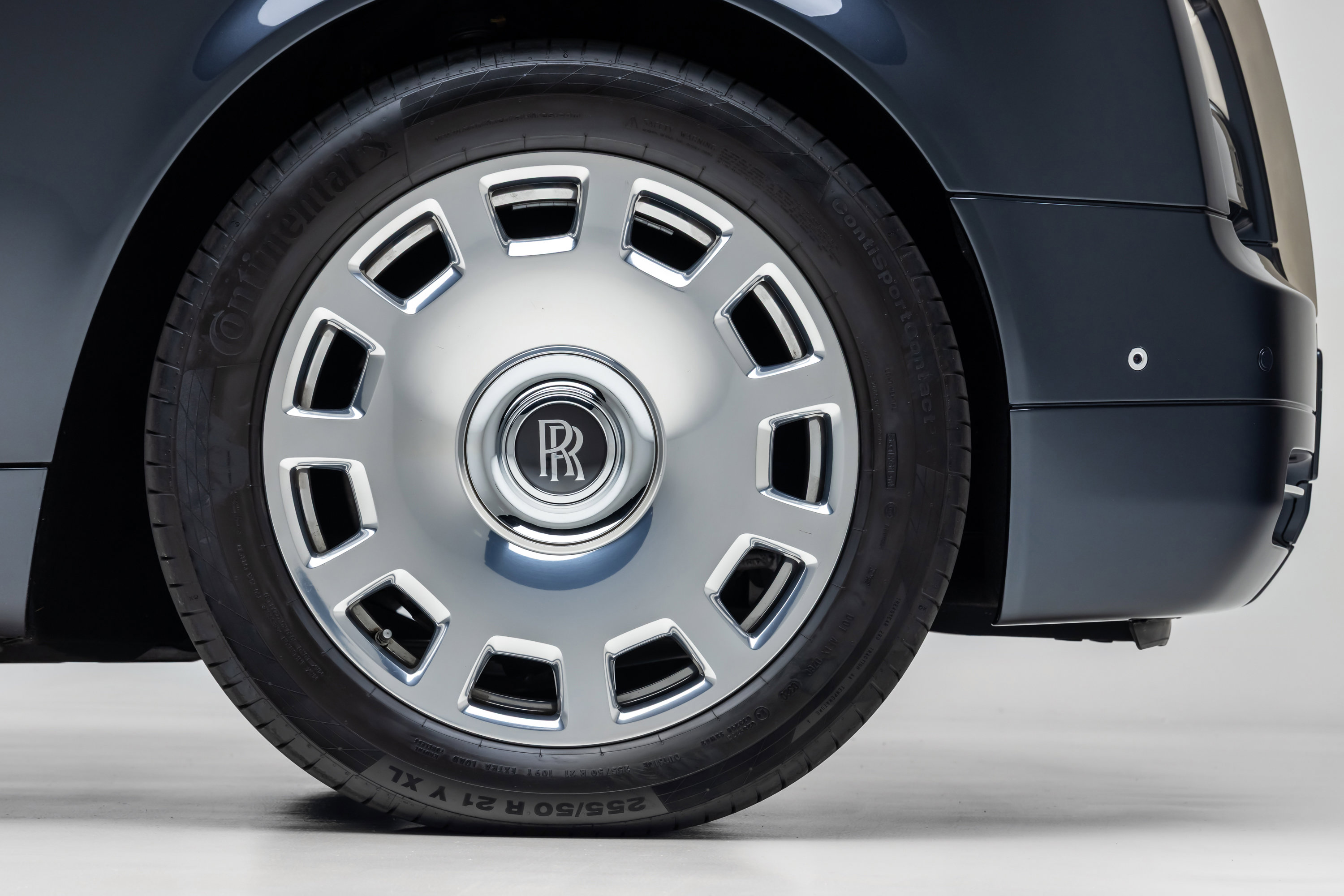 Used 2013 Rolls-Royce Phantom Drophead Coupe image 12