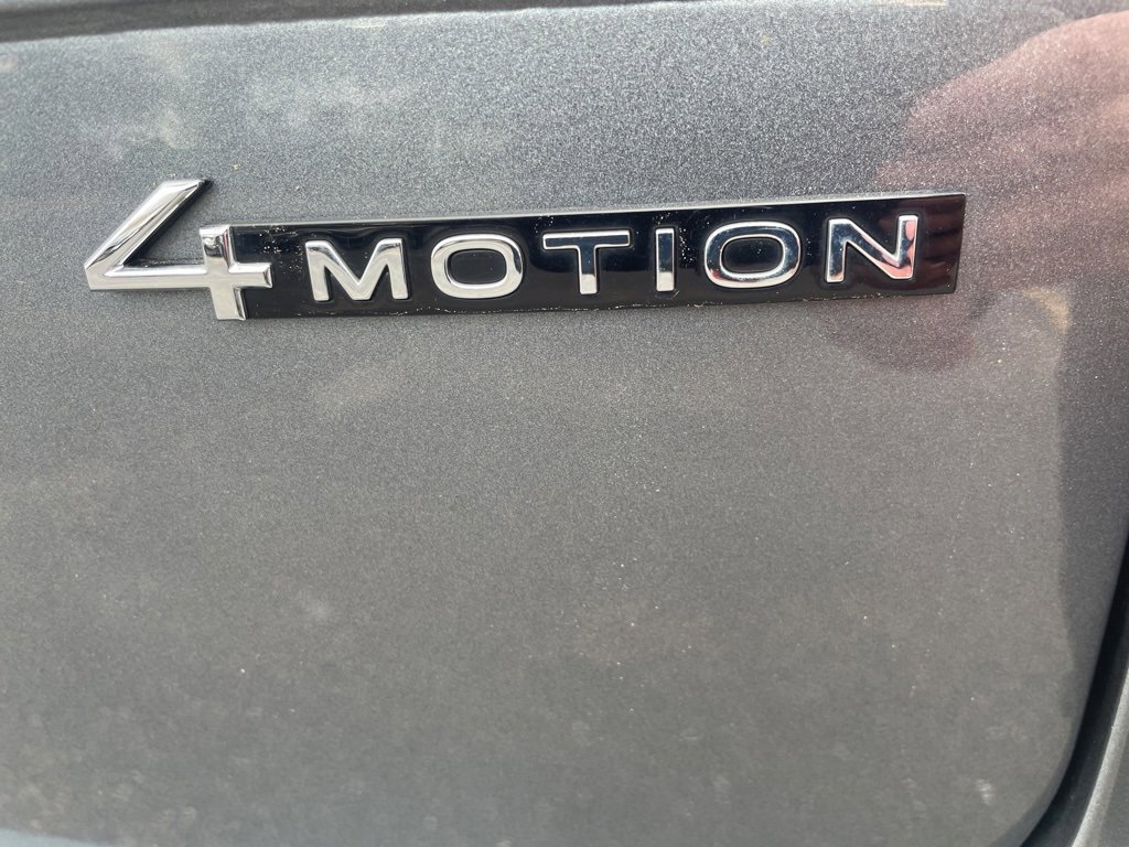 Used 2022 Volkswagen Tiguan SE R-Line image 8