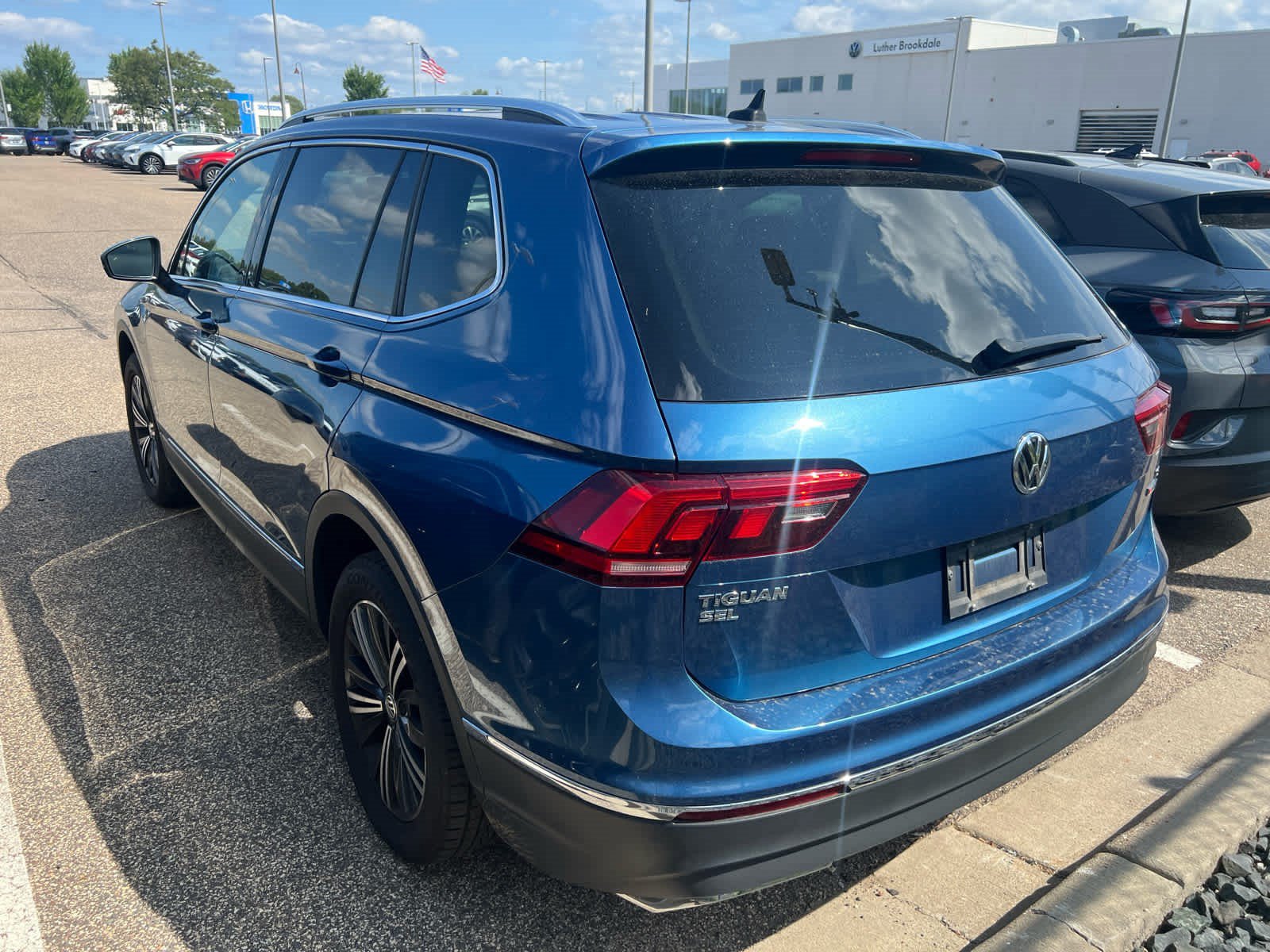 Used 2018 Volkswagen Tiguan SEL AWD/4WD image 4