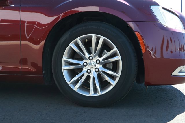 Used 2017 Chrysler 300 C RWD image 5