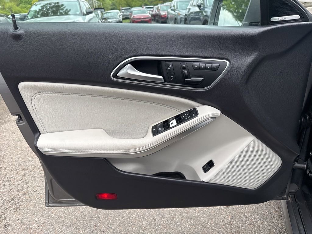 Used 2014 Mercedes-Benz CLA 250 4MATIC image 25