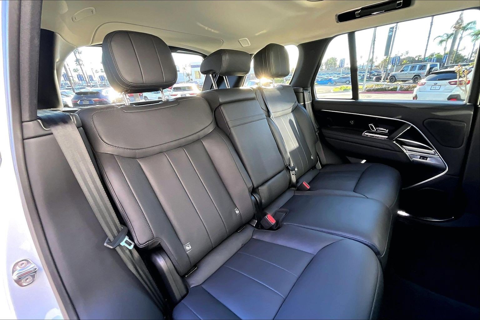 Used 2025 Land Rover Range Rover SE image 26